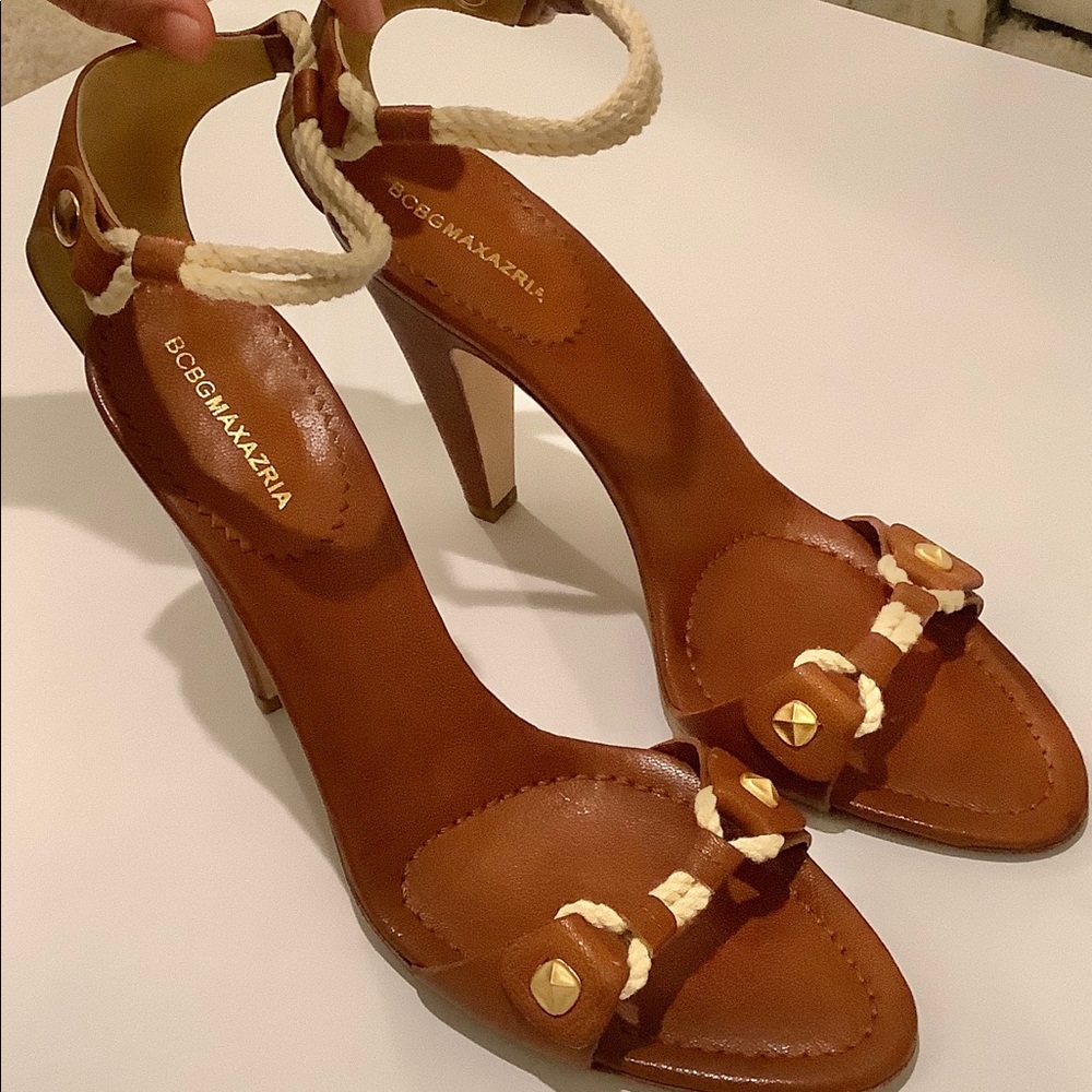 BCBG Maxazria women sandal strap back size 10B